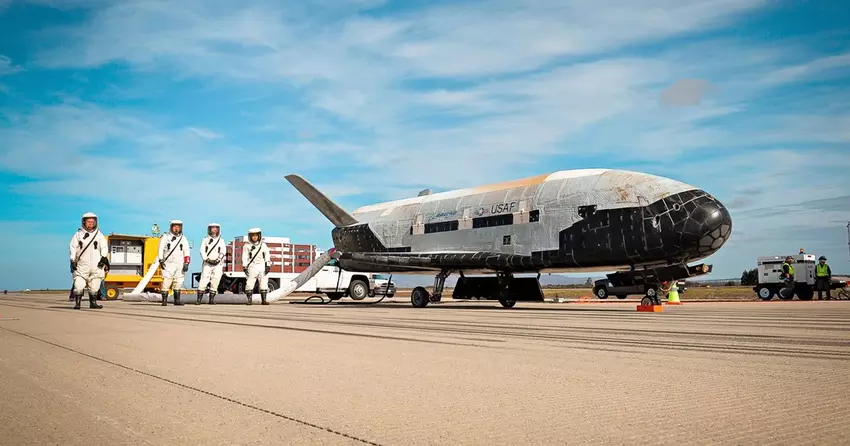 Falcon Heavy stuurt een geheime Amerikaanse Boeing X-37B drone de ruimte in die jaren kan vliegen zonder te landen