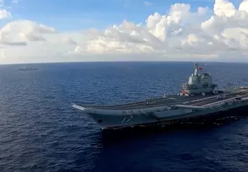 Het grootste vliegdekschip van de Chinese ...