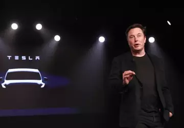 Tesla brengt toch elektrische auto van ...