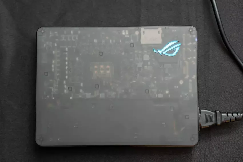 Asus onthult 's werelds eerste externe GeForce 5090 met Thunderbolt 5