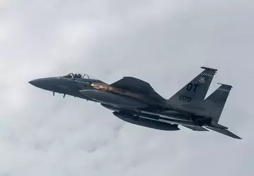De F-15C Eagle lanceerde eerst de ...