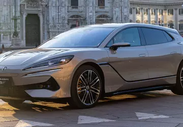 BYD heeft het premium merk Denza ...