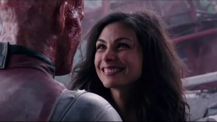 Morena Baccarin deelt nieuwe details over het filmen van "Deadpool 3" en belooft een "vernieuwde" relatie tussen Vanessa en Wade