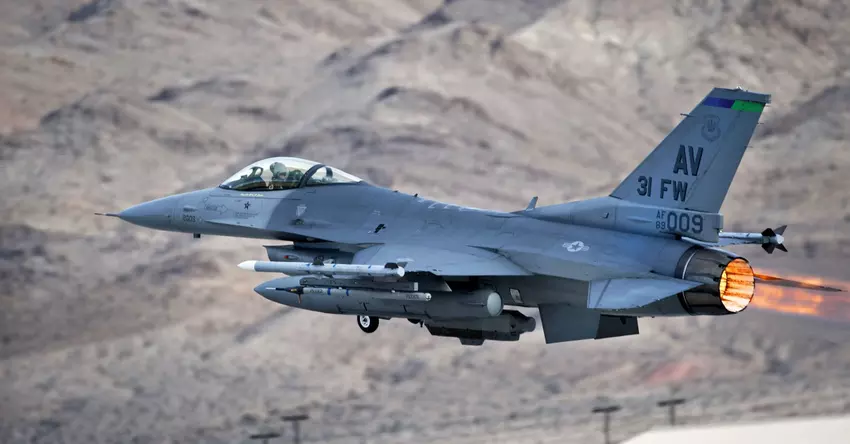 VS F-16 Fighting Falcon gevechtsvliegtuig vernietigt Turkse drone voor het eerst in de geschiedenis