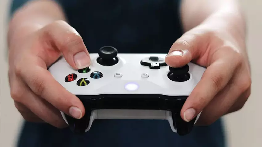 Insider: Microsoft werkt aan drie controllers voor Xbox, waarvan er één zo veel mogelijk op de DualSense van de PS5 lijkt