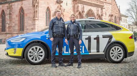 Elektrische auto Tesla Model X overtreft verwachtingen politie Bazel
