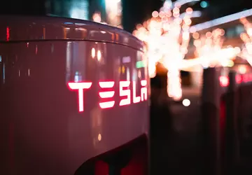 Tesla spant rechtszaak aan met Apple ...