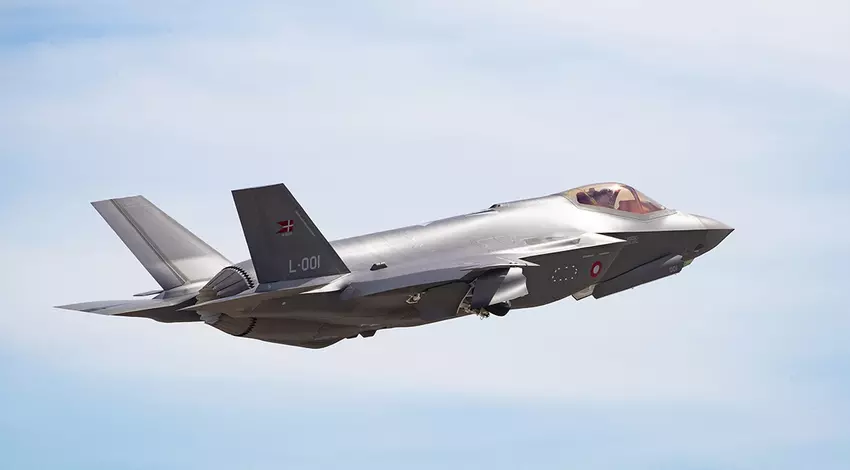 De Koninklijke Deense Luchtmacht heeft de eerste F-35A Lightning II gevechtsvliegtuigen van de vijfde generatie in dienst genomen.
