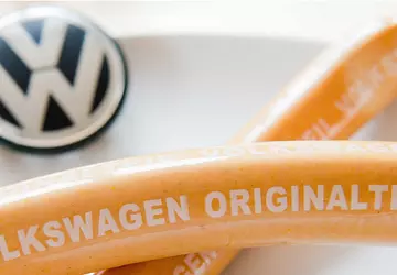 VW verkoopt meer worsten dan auto's: ...