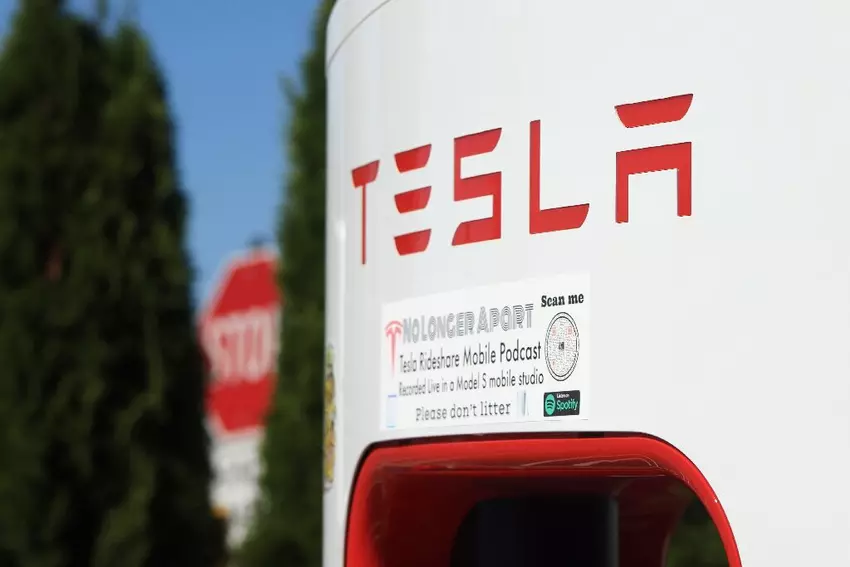 Amerikaanse toezichthouders vragen om meer gegevens over de automatische piloot van Tesla