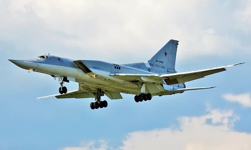 Tu-22M3 bommenwerper, die normaal raketten op Oekraïne afvuurt, stort neer in Rusland