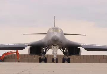 VS zet twee B-1B Lancer supersonische ...