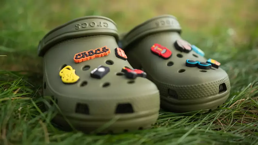 Een crossover die bijna niemand had verwacht: Fortnite heeft een samenwerking aangekondigd met Crocs - je kunt je personage kleden in sandalen van het merk