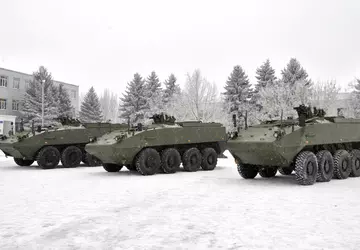 Duitsland draagt een nieuwe lichting Piranha-pantserwagens ...