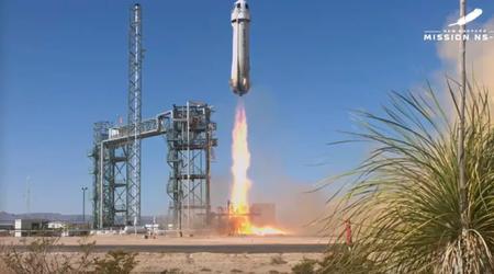 Blue Origin heeft na een onderbreking van twee jaar weer toeristen de ruimte in gestuurd: Zevende succesvolle bemanningsvlucht
