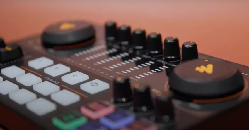 MAONO podcast mengpaneel