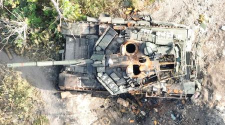 Russische gemoderniseerde T-90 "Breakthrough" tank kost tot 4,5 miljoen dollar vernietigd op zijn eigen mijnen samen met de nieuwe BMP-3M tank