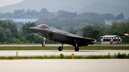 Zuid-Korea heeft besloten zijn vloot van F-35 Lightning II-gevechtsvliegtuigen van de vijfde generatie uit te breiden.