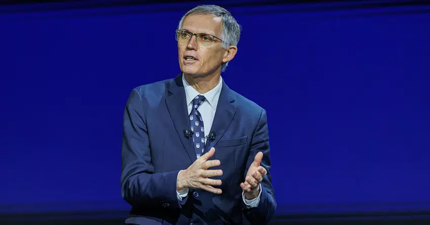 Carlos Tavares, CEO van Stellantis, heeft onverwacht ontslag genomen. Het bedrijf zal worden geleid door een "interim executief comité".