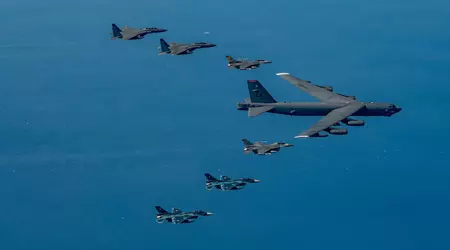 De VS, de Republiek Korea en Japan voerden de allereerste trilaterale luchtoefening uit waarbij de B-52H Stratofortress, F-16 Fighting Falcon, F-15K Eagle en F-2's betrokken waren.