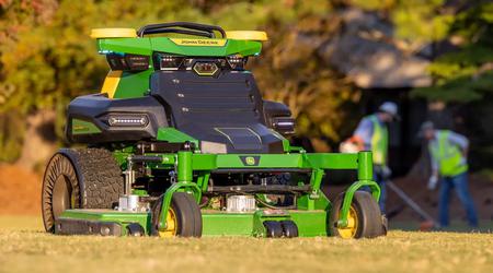 De nieuwe robotmaaier van John Deere heeft een 21,4 kWh batterij en kan tot 10 uur autonoom werken.
