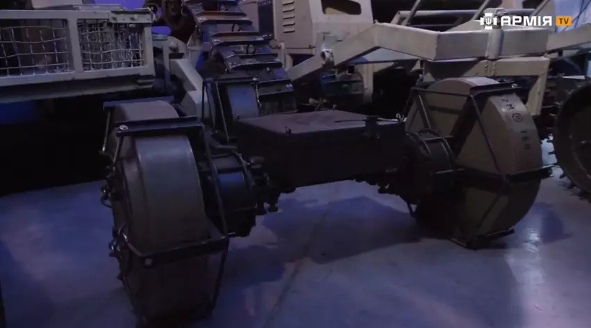 Drone met TM-62 mijnen in plaats van wielen