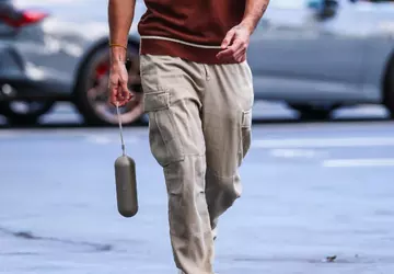 Formule 1-coureur Daniel Ricardo gebruikt de ...