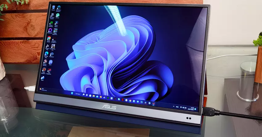 Review van de ASUS ZenScreen OLED MQ16AH draagbare monitor met een heldere OLED-matrix en een dunne metalen behuizing
