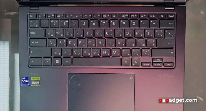 ASUS Zenbook Pro 14 OLED keyboard