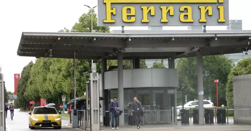 Xiaomi SU7 Ultra gespot in de fabriek van Ferrari in Italië