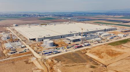 BMW heeft de bouw van het centrale deel van zijn batterijfabriek in Beieren voltooid