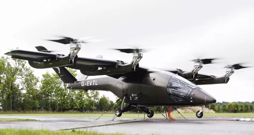 De VX4-luchttaxi van Vertical Aerospace heeft zijn eerste onbemande vlucht gemaakt en haalde snelheden van 70 km/u.