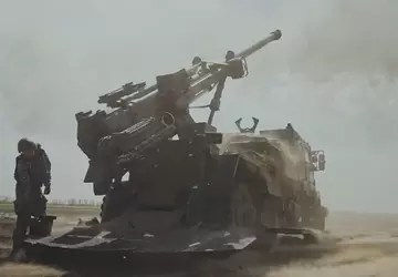 CAESAR houwitser en FlyEye drone vernietigen ...