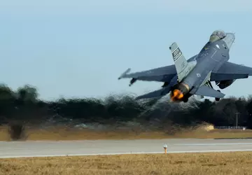 Thailand stelt aanschaf van nieuwe gevechtsvliegtuigen ...