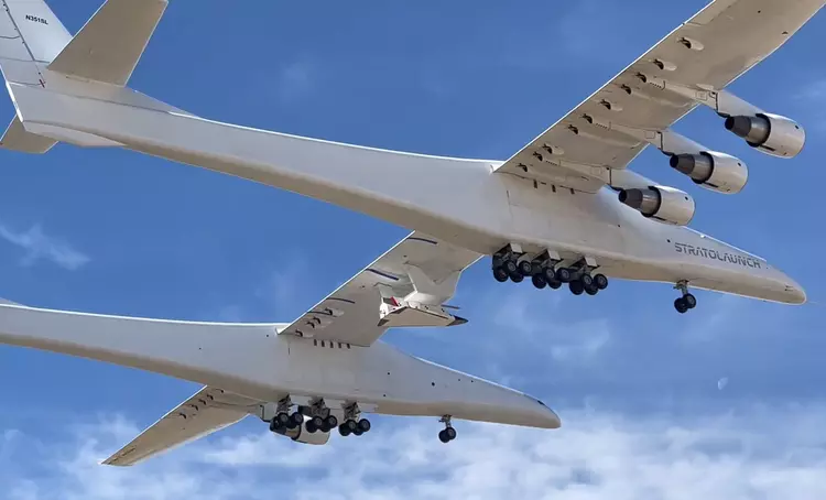s Werelds grootste Stratolaunch Roc-vliegtuig heeft ...