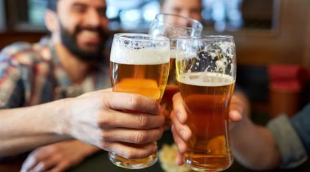 Wetenschappers hebben een eetbare gel gemaakt van goud en zilver die intoxicatie door alcohol voorkomt