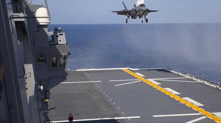 Het Japanse helikoptervliegdekschip JS Izumo zal oefeningen uitvoeren met F-35B Lightning II straaljagers van de vijfde generatie voor de kust van de VS.
