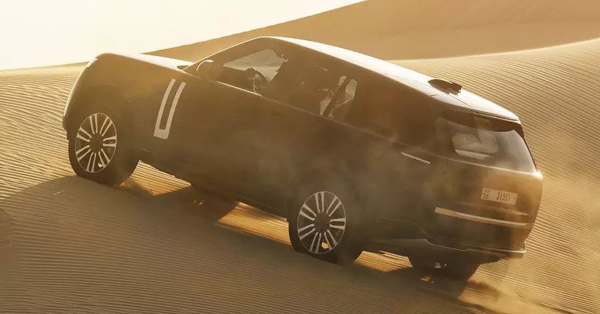 Прототипы Range Rover Electric проходят испытания в пустынях ОАЭ при температуре выше 50 °C