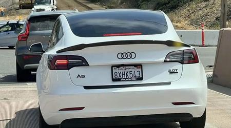 Tesla wordt giftig: eigenaars vermommen auto's als Honda, Audi en Mazda