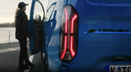Het nieuwe Ford Pro Delivery Assist-systeem schakelt automatisch de motor uit, sluit de ruiten, vergrendelt de deuren en activeert het noodalarm wanneer de bestelwagen stopt.