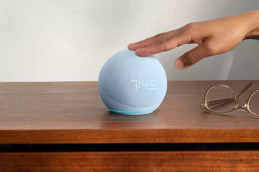 Amazon Echo Dot 5 Gen: slimme speaker met bewegingssensor, ingebouwde klok en Alexa voor 39 euro