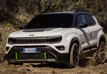 De Jeep Avenger krijgt eindelijk vierwielaandrijving