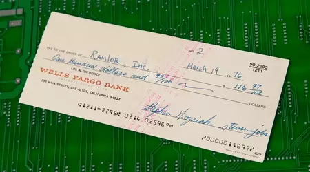 Een Apple cheque uit 1976, ondertekend door Jobs en Wozniak, is op een veiling verkocht voor $ 135.000