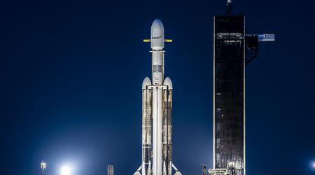 Falcon Heavy voltooit met succes zesde missie in zijn geschiedenis - SpaceX stuurt drie satellieten de ruimte in
