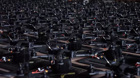 De Oekraïense defensiemacht ontving 500 DJI Mavic quadrocopters, 300 Phoenix 03 Heavy FPV drones en 40 Vamprie hexacopters met warmtebeeldcamera's.