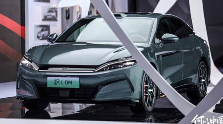 BYD Han L elektrische sedan kan met twee kabels tegelijk worden opgeladen