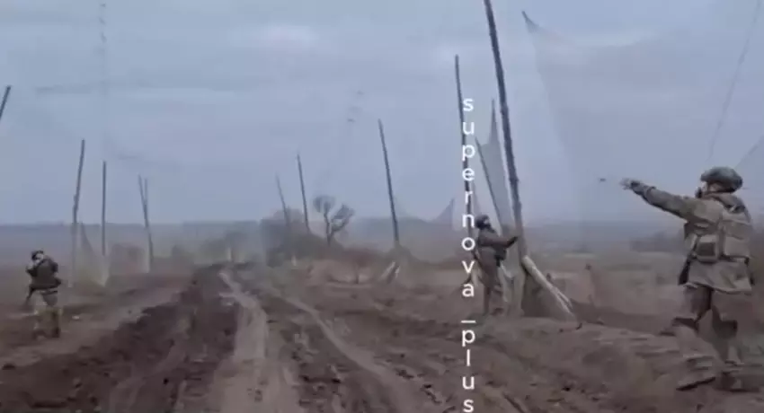 Russen beginnen snelwegen af te schermen om ze te beschermen tegen FPV-drones