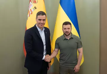 Spanje draagt 4 extra Leopard tanks ...