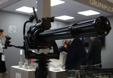 Polen presenteert WLKM machinegeweer dat met ...