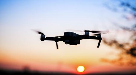 Indrukwekkende video: Oekraïense drone-operator demonstreerde fenomenale nauwkeurigheid en raakte een snel bewegend doelwit met granaten